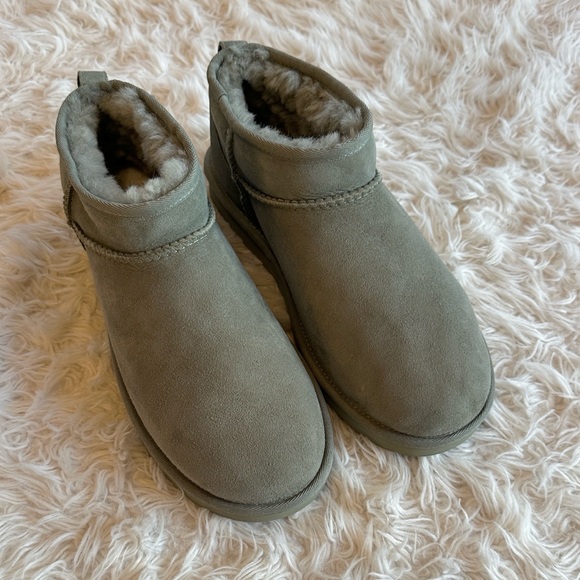 NWOT Classic Ultra Mini Uggs Greenish gray Size 11 - Picture 1 of 13
